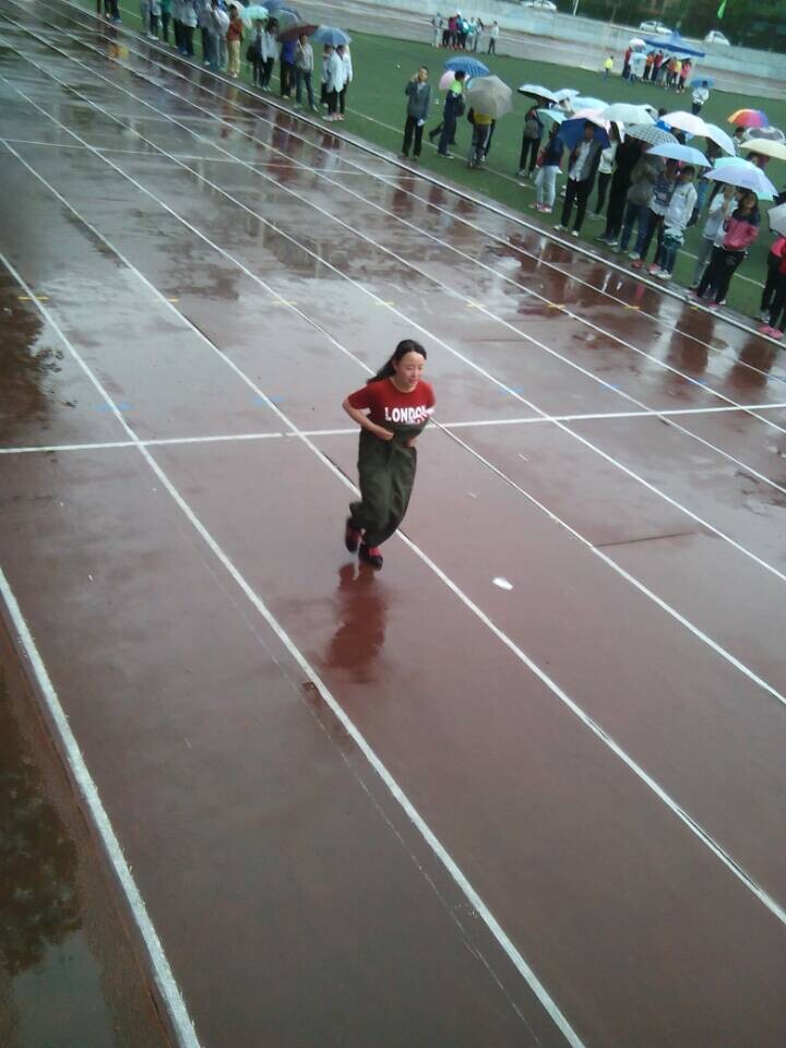 女子筒裙接力