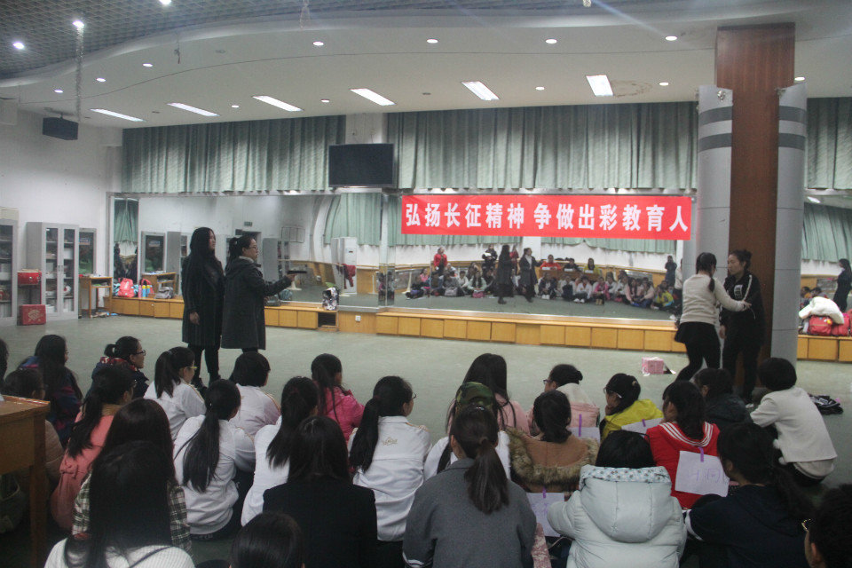 1505班团支部正在表演短剧